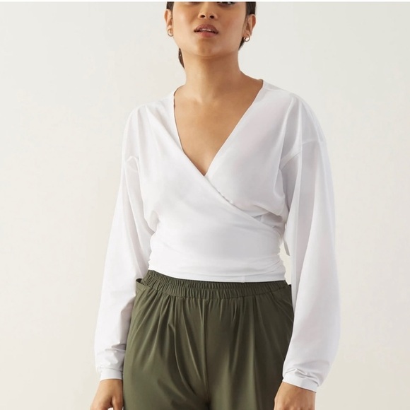 ADAY That's A Wrap Top M - Picture 3 of 7